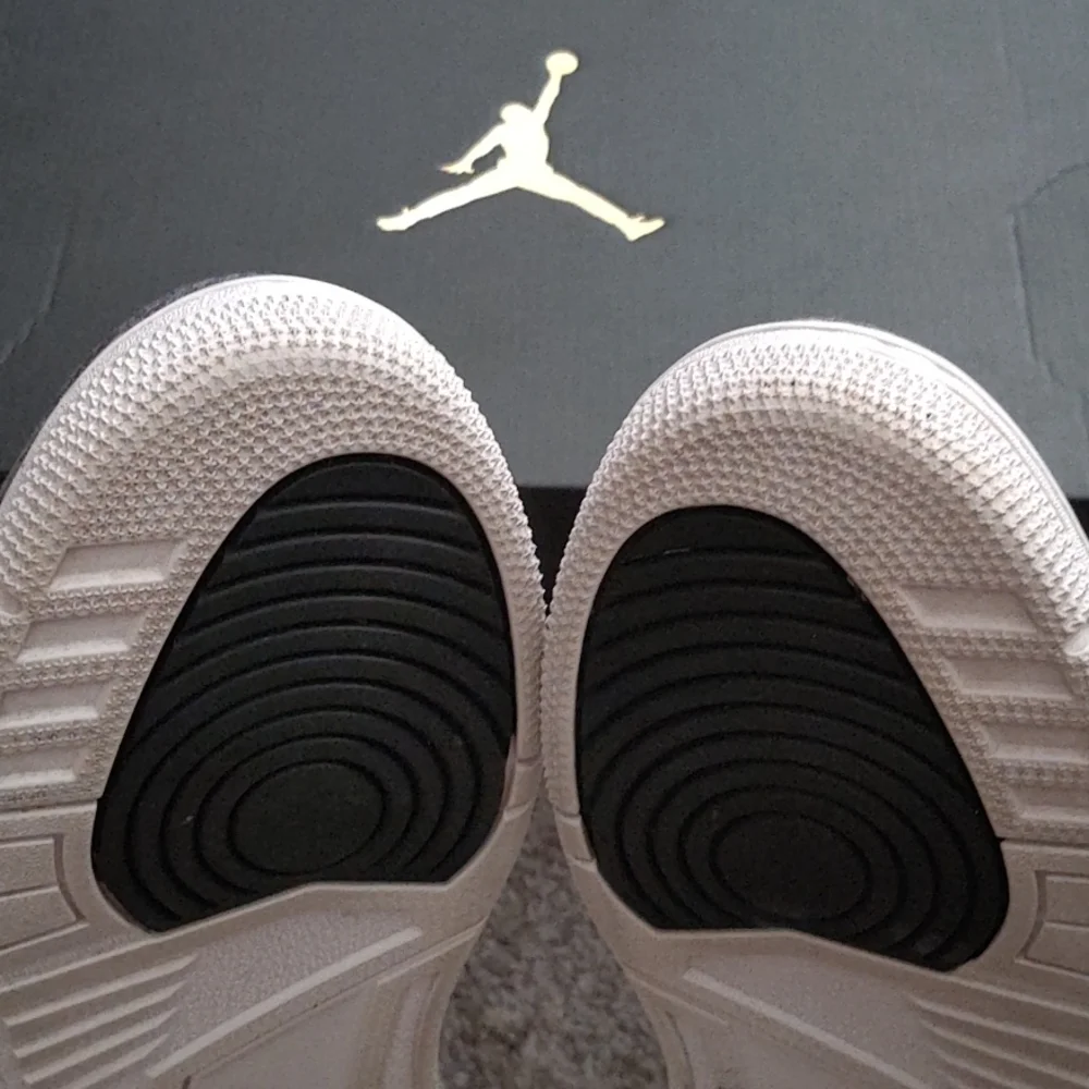 Jordan 3's - Picture 2 of 4